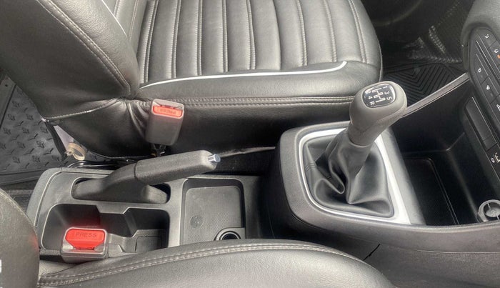 2022 Tata PUNCH ACCOMPLISHED MT, Petrol, Manual, 14,077 km, Gear Lever