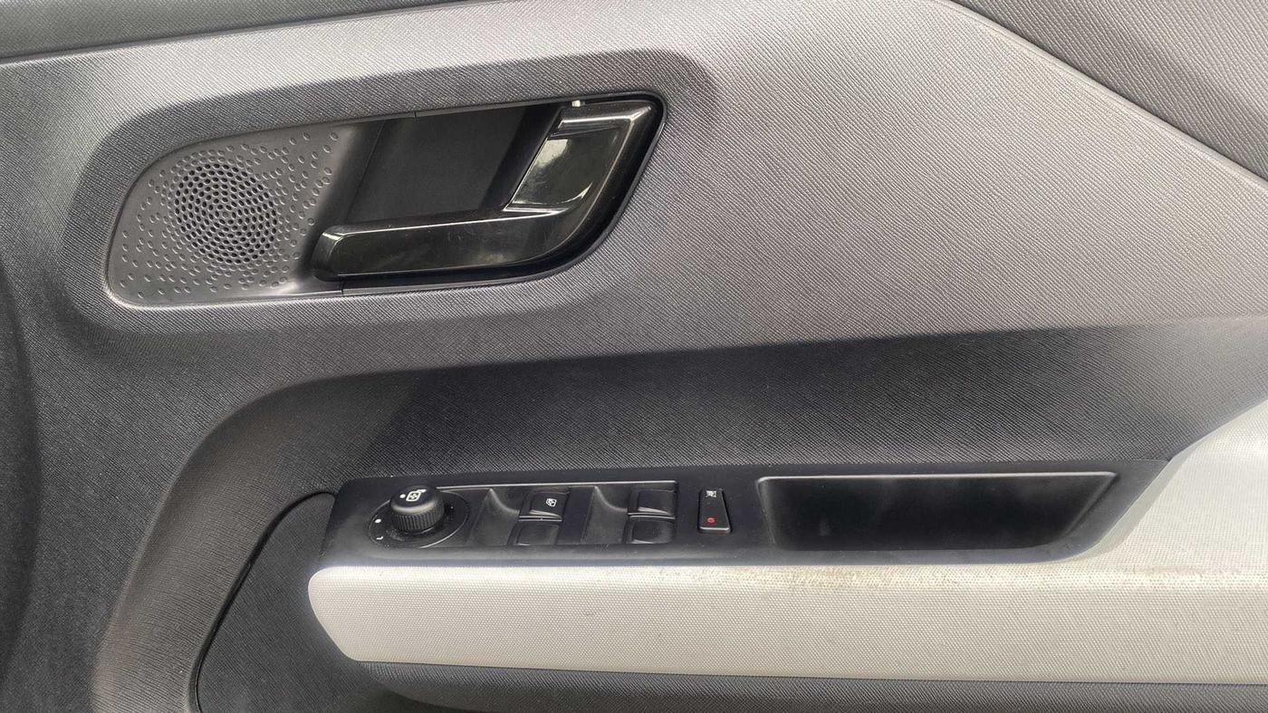2022 Tata PUNCH ACCOMPLISHED MT, Petrol, Manual, 14,077 km, Driver Side Door Panels Control