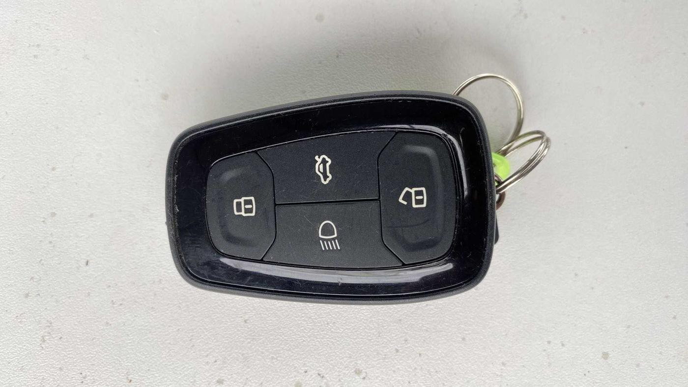 2022 Tata PUNCH ACCOMPLISHED MT, Petrol, Manual, 14,077 km, Key Close Up