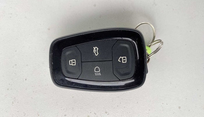 2022 Tata PUNCH ACCOMPLISHED MT, Petrol, Manual, 14,077 km, Key Close Up
