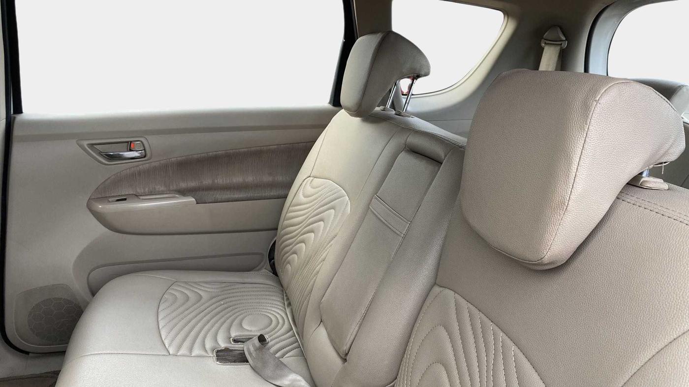 2015 Maruti Ertiga ZXI, Petrol, Manual, 86,927 km, Right Side Rear Door Cabin