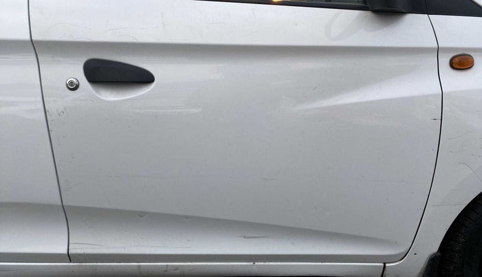 2016 Hyundai Eon MAGNA +, Petrol, Manual, 42,763 km, Driver-side door - Minor scratches