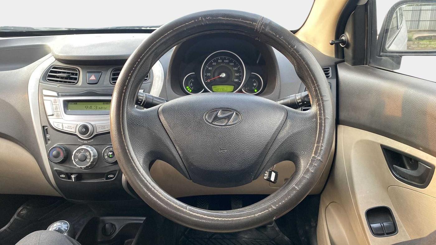 2016 Hyundai Eon MAGNA +, Petrol, Manual, 42,763 km, Steering Wheel Close Up