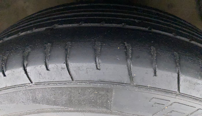 2012 Hyundai i20 MAGNA (O) 1.4 CRDI, Diesel, Manual, 83,595 km, Right Front Tyre Tread