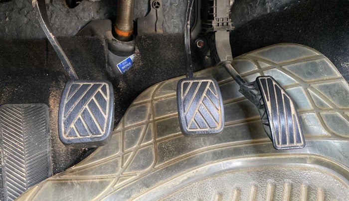 2015 Maruti Baleno DELTA PETROL 1.2, Petrol, Manual, 86,423 km, Pedals