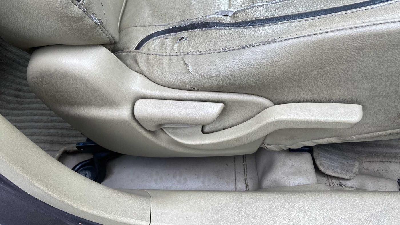 2014 Honda Brio VX AT, Petrol, Automatic, 82,709 km, Driver Side Adjustment Panel
