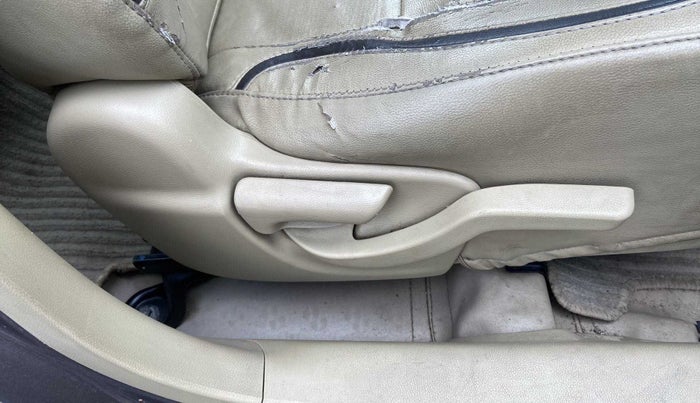 2014 Honda Brio VX AT, Petrol, Automatic, 82,709 km, Driver Side Adjustment Panel