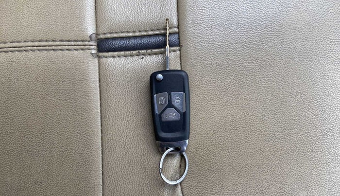 2014 Honda Brio VX AT, Petrol, Automatic, 82,709 km, Key Close Up
