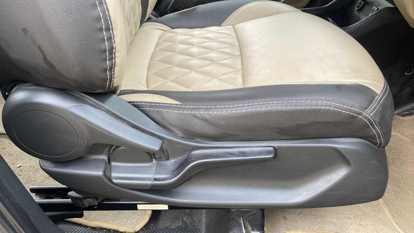 2019 Honda Amaze 1.2L I-VTEC S, Petrol, Manual, 64,983 km, Driver Side Adjustment Panel