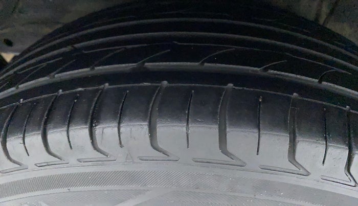 2014 Hyundai i20 ASTA 1.4 CRDI, Diesel, Manual, 1,23,252 km, Right Rear Tyre Tread