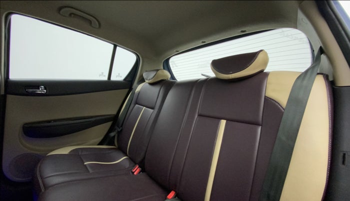 2014 Hyundai i20 ASTA 1.4 CRDI, Diesel, Manual, 1,23,252 km, Right Side Rear Door Cabin