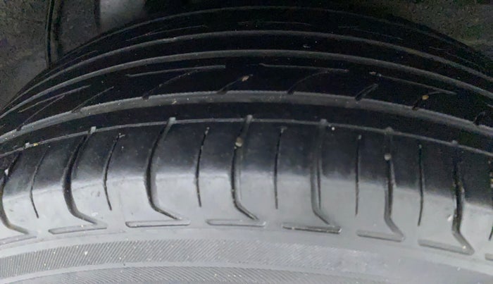 2014 Hyundai i20 ASTA 1.4 CRDI, Diesel, Manual, 1,23,252 km, Left Rear Tyre Tread