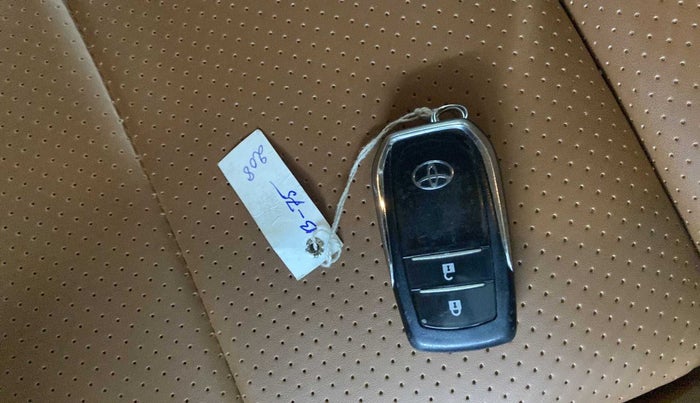 2019 Toyota Innova Crysta 2.4 VX 7 STR, Diesel, Manual, 62,939 km, Key Close Up