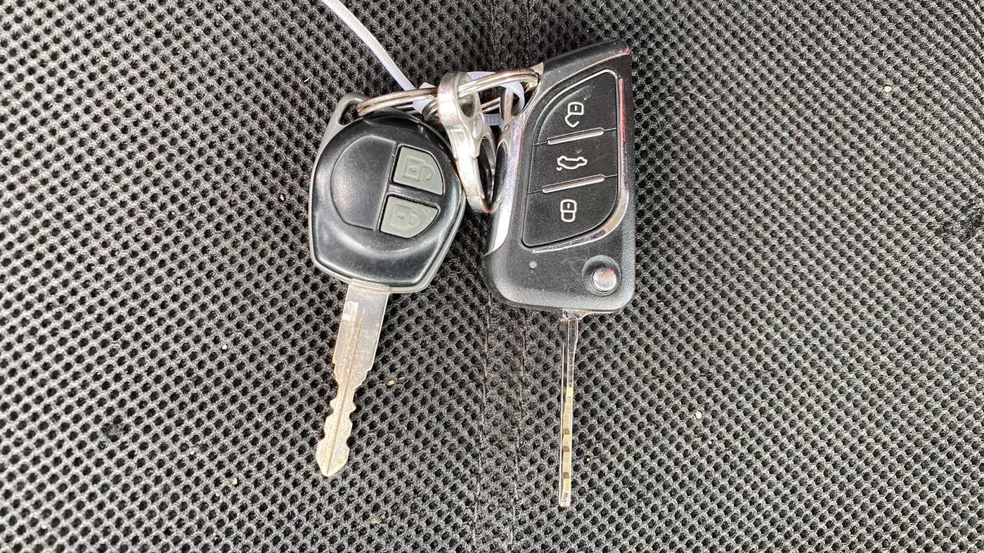 2016 Maruti Swift VXI, Petrol, Manual, 66,879 km, Key Close Up