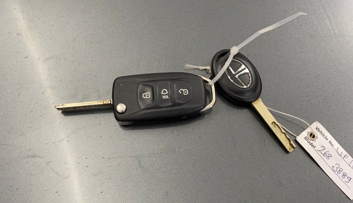 2022 Tata PUNCH ADVENTURE MT, Petrol, Manual, 28,376 km, Key Close Up