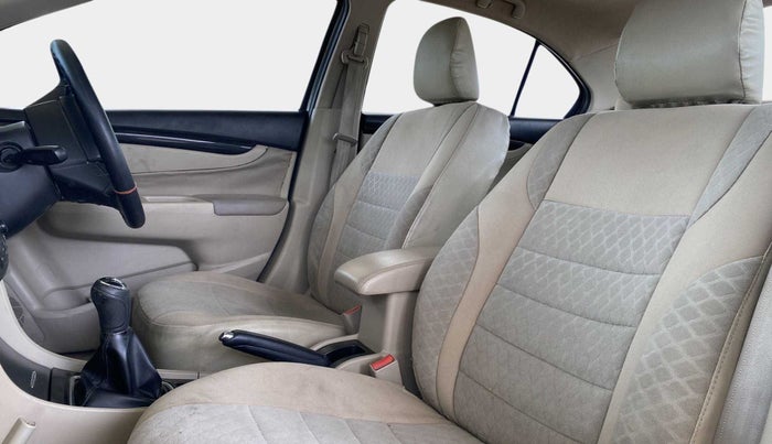 2016 Maruti Ciaz ZXI, Petrol, Manual, 47,075 km, Right Side Front Door Cabin