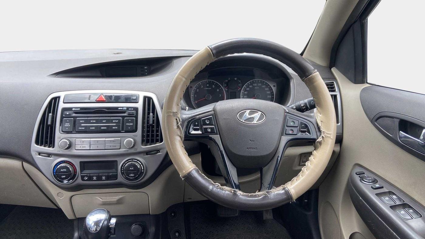 2014 Hyundai i20 SPORTZ 1.4 AT, Petrol, Automatic, 62,490 km, Steering Wheel Close Up