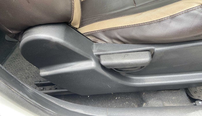 2014 Hyundai i20 SPORTZ 1.4 AT, Petrol, Automatic, 62,490 km, Driver Side Adjustment Panel