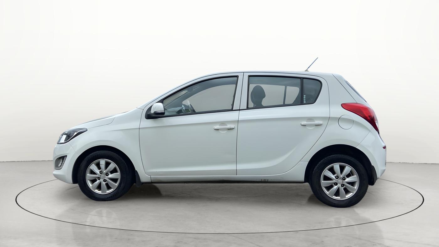 2014 Hyundai i20 SPORTZ 1.4 AT, Petrol, Automatic, 62,490 km, Left Side