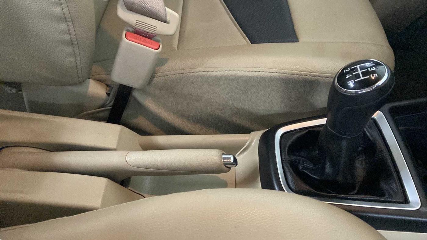 2017 Maruti Dzire VXI, Petrol, Manual, 40,530 km, Gear Lever