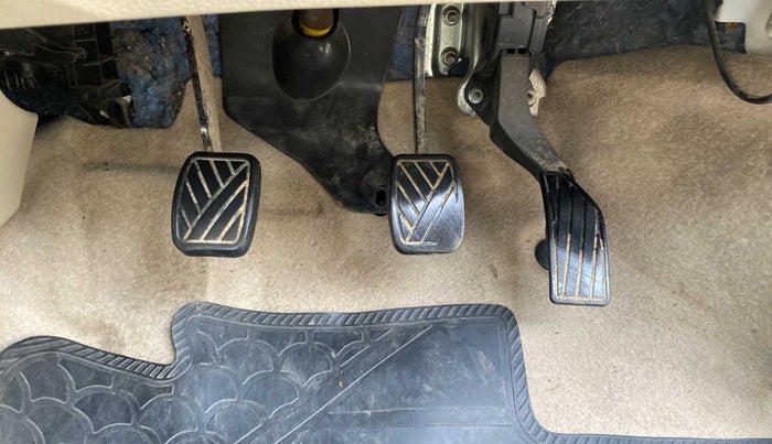 2015 Maruti Swift Dzire VXI, Petrol, Manual, 87,168 km, Pedals