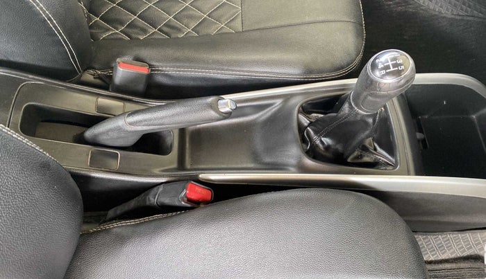 2017 Maruti Baleno DELTA PETROL 1.2, CNG, Manual, 69,104 km, Gear Lever