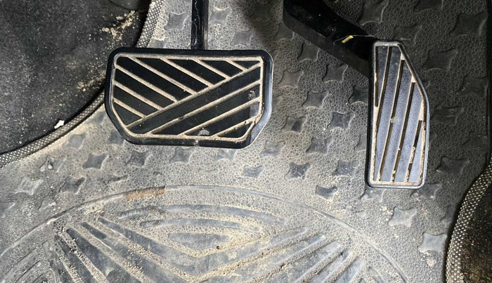 2017 Maruti Wagon R 1.0 VXI AMT, Petrol, Automatic, 34,778 km, Pedals