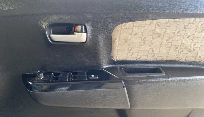 2017 Maruti Wagon R 1.0 VXI AMT, Petrol, Automatic, 34,778 km, Driver Side Door Panels Control