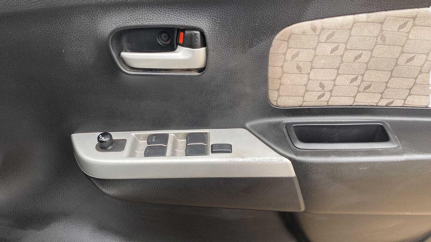 2016 Maruti Wagon R 1.0 VXI AMT, Petrol, Automatic, 79,138 km, Driver Side Door Panels Control