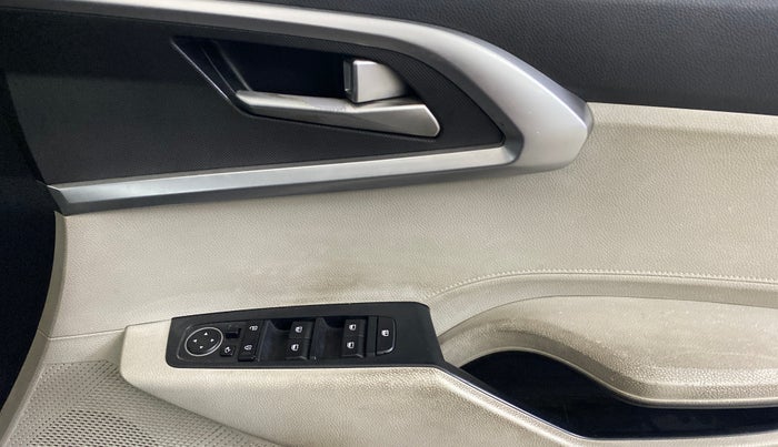 2022 KIA CARENS PRESTIGE PLUS 1.4 PETROL DCT 7 STR, Petrol, Automatic, 49,964 km, Driver Side Door Panels Control