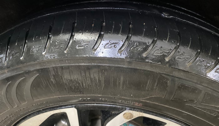 2022 KIA CARENS PRESTIGE PLUS 1.4 PETROL DCT 7 STR, Petrol, Automatic, 49,964 km, Right Rear Tyre Tread