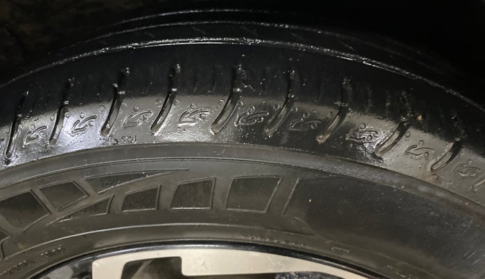 2022 KIA CARENS PRESTIGE PLUS 1.4 PETROL DCT 7 STR, Petrol, Automatic, 49,964 km, Right Front Tyre Tread