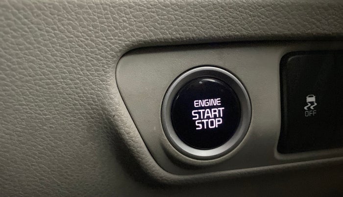 2022 KIA CARENS PRESTIGE PLUS 1.4 PETROL DCT 7 STR, Petrol, Automatic, 49,964 km, Keyless Start/ Stop Button