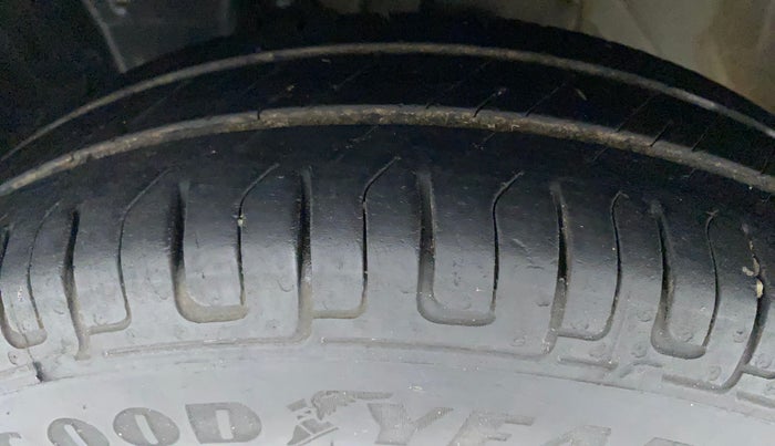 2015 Datsun Go Plus T, Petrol, Manual, 83,044 km, Left Front Tyre Tread