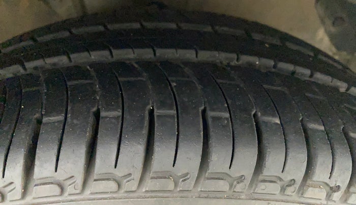 2012 Hyundai i20 SPORTZ 1.2, Petrol, Manual, 1,03,781 km, Right Front Tyre Tread