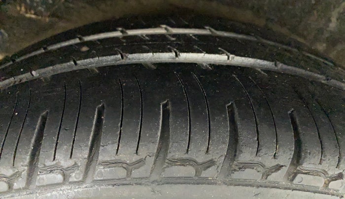 2012 Hyundai i20 SPORTZ 1.2, Petrol, Manual, 1,03,781 km, Right Rear Tyre Tread