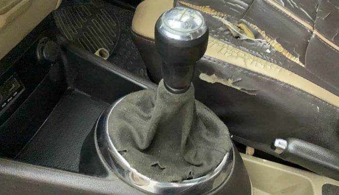 2012 Hyundai i20 SPORTZ 1.2, Petrol, Manual, 1,03,781 km, Gear lever - Boot cover slightly torn
