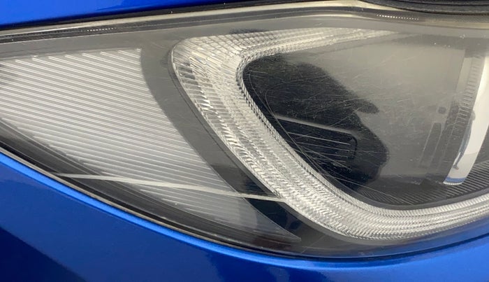 2017 Hyundai New Elantra 2.0 SX(O) AT PETROL, Petrol, Automatic, 1,08,538 km, Right headlight - Minor scratches