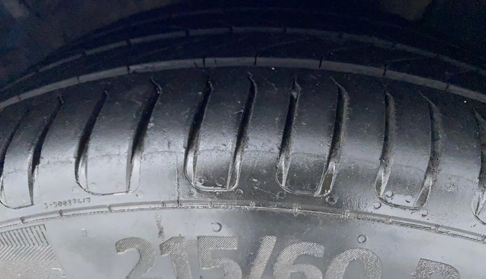 2017 Hyundai New Elantra 2.0 SX(O) AT PETROL, Petrol, Automatic, 1,08,538 km, Right Front Tyre Tread