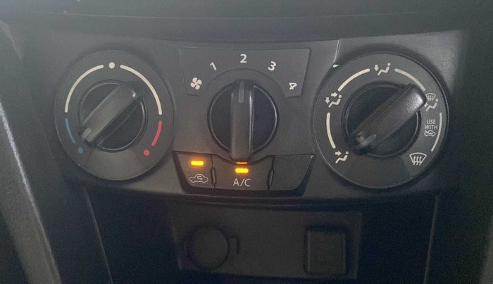 2016 Maruti Swift VXI, Petrol, Manual, 65,375 km, AC Unit - Front vent has minor damage