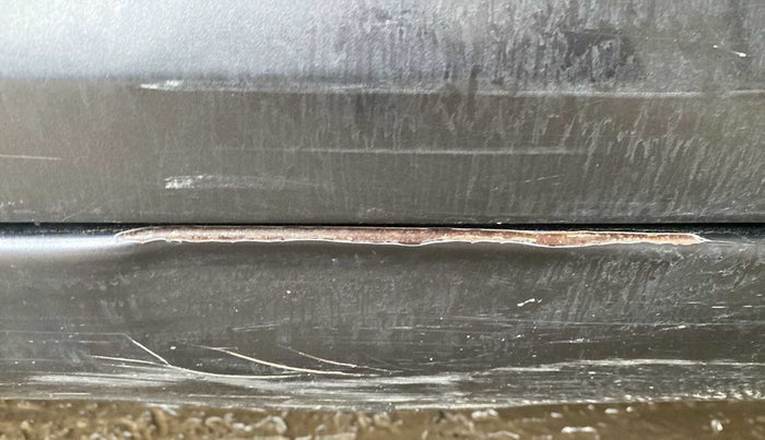 2016 Maruti Swift VXI, Petrol, Manual, 65,375 km, Left running board - Slight discoloration