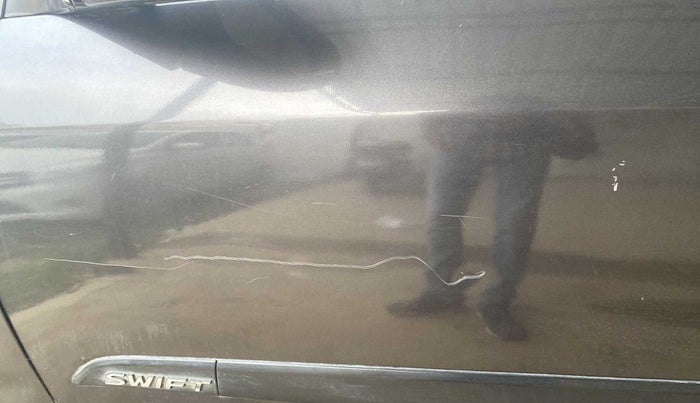 2016 Maruti Swift VXI, Petrol, Manual, 65,375 km, Front passenger door - Minor scratches