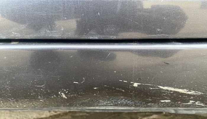 2016 Maruti Swift VXI, Petrol, Manual, 65,375 km, Right running board - Slightly dented