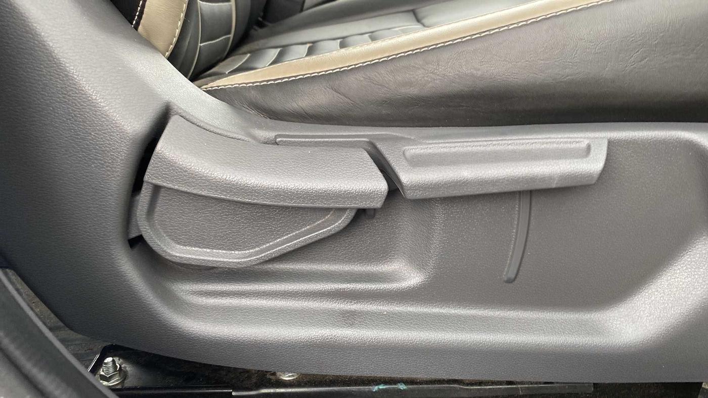 2019 Hyundai GRAND I10 NIOS SPORTZ AMT 1.2 KAPPA VTVT, Petrol, Automatic, 27,613 km, Driver Side Adjustment Panel