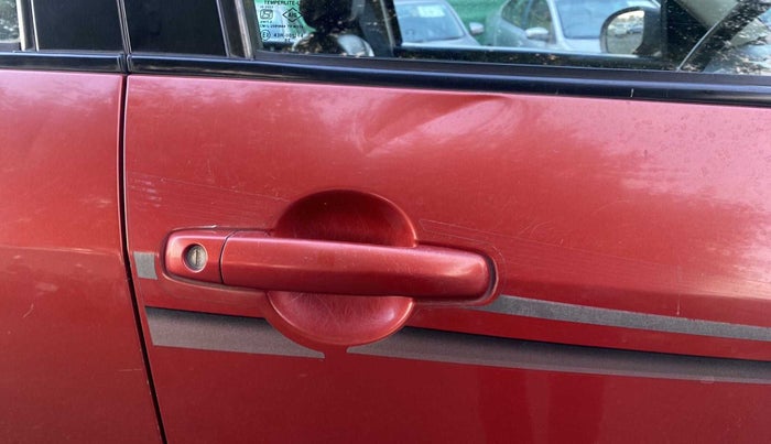 2014 Maruti Swift VXI, Petrol, Manual, 95,268 km, Driver-side door - Slightly dented