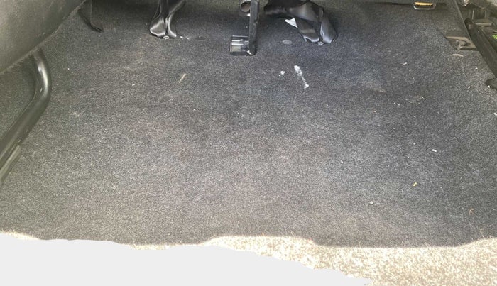 2019 Mahindra TUV300 T10, Diesel, Manual, 10,508 km, Boot Inside