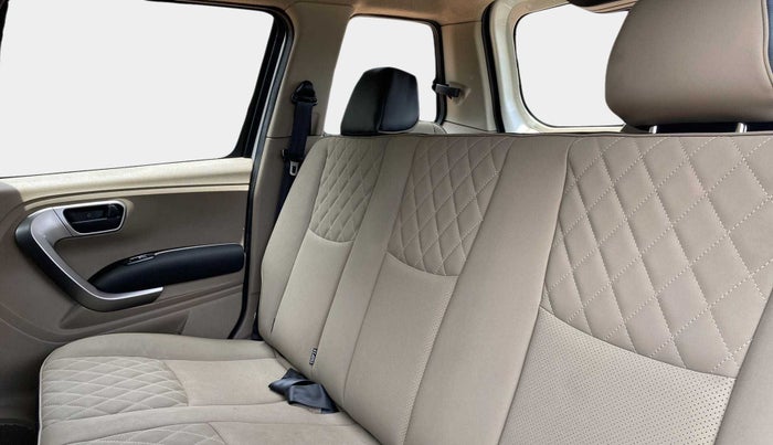 2019 Mahindra TUV300 T10, Diesel, Manual, 10,508 km, Right Side Rear Door Cabin