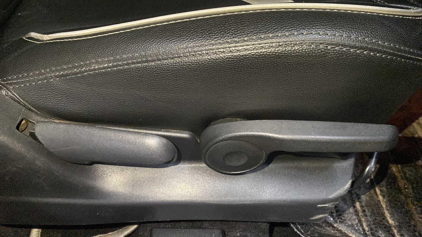 2019 Maruti Vitara Brezza ZDI, Diesel, Manual, 63,196 km, Driver Side Adjustment Panel