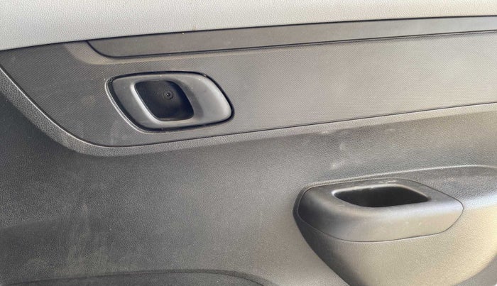 2021 Renault Kwid RXT 1.0 (O), Petrol, Manual, 3,151 km, Driver Side Door Panels Control