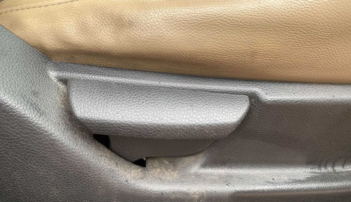 2018 Hyundai Eon MAGNA +, Petrol, Manual, 44,895 km, Driver Side Adjustment Panel